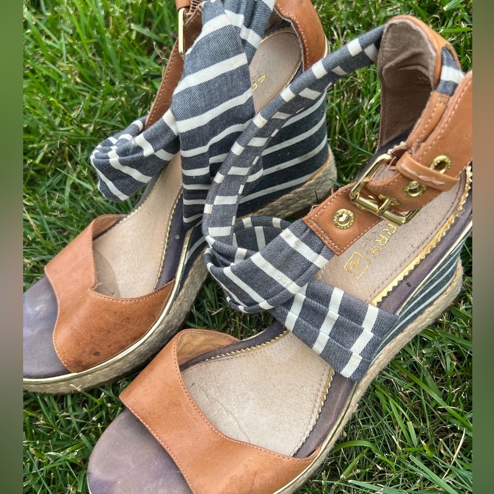 Sperry Aurora size 7 wedge blue striped cognac leather straps